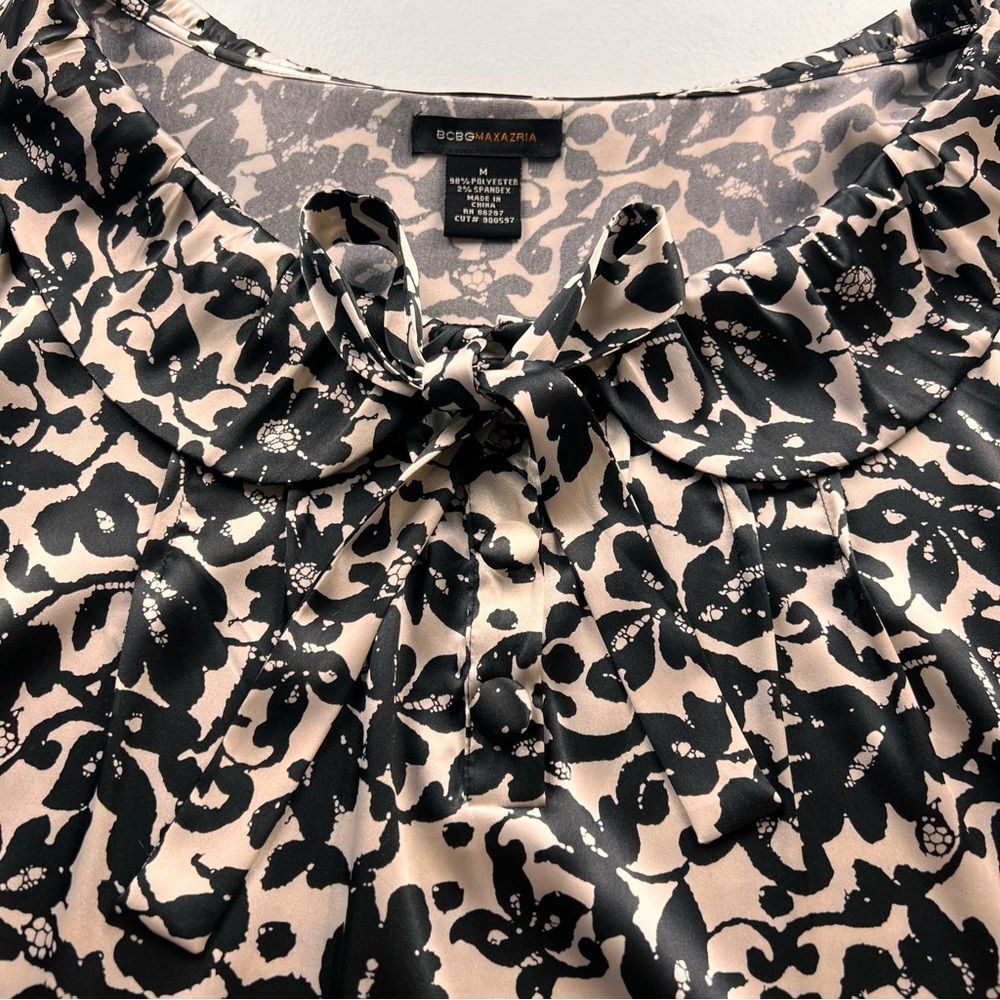 BCBG Max Azria Ruffle Sleeve Tie Neck Floral Blouse Medium - Picture 9 of 10